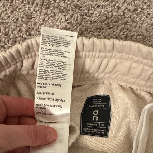 NWT On Club Shorts Silver Size XS - Picture 10 of 12